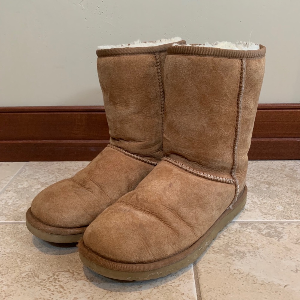 UGG Classic II Short boot-Tan
